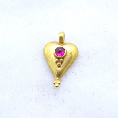 resources of Heart Shaped Handmade 18k gold charm exporters