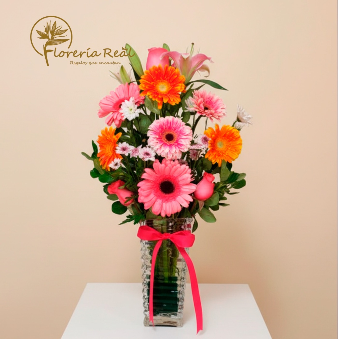 FLORERO DE GERBERAS LILIUM Y ROSAS