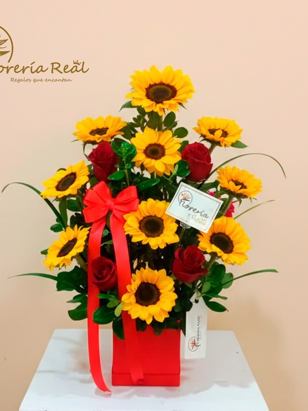 GIRASOLES Y ROSAS EN BOX