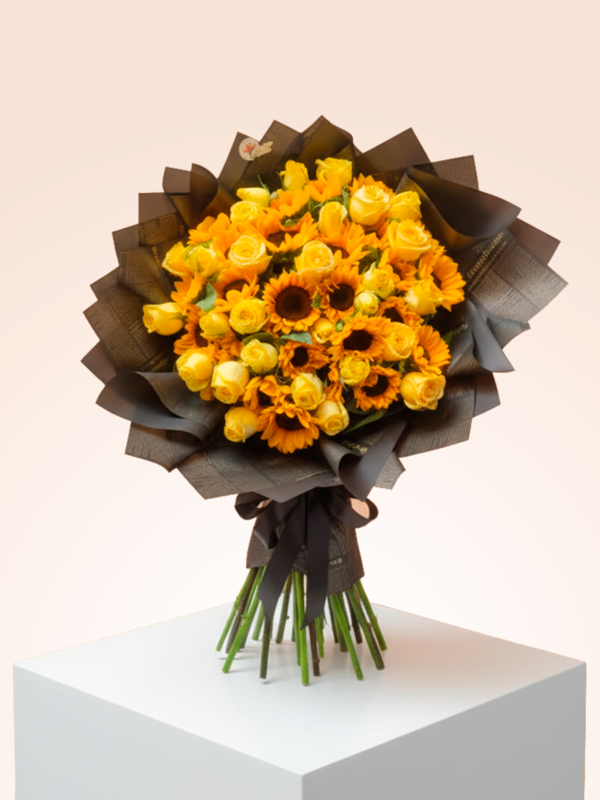 RAMO DE GIRASOLES Y ROSAS