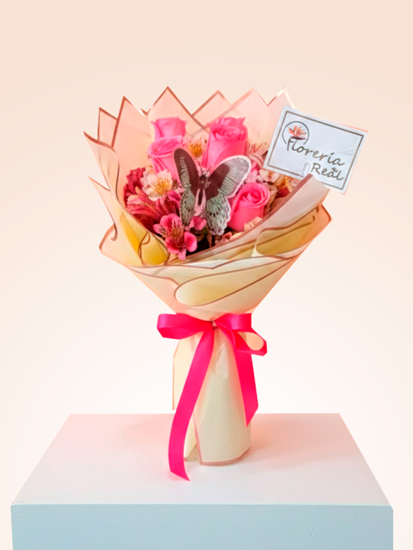 RAMO DE ROSAS Y ASTROMELIAS