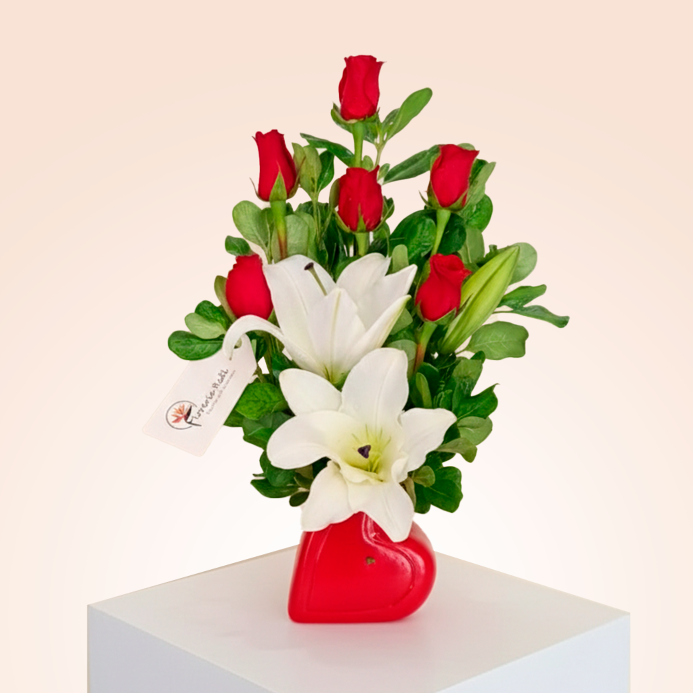 ROSAS Y LILIUM EN BASE CERÁMICA DE CORAZON