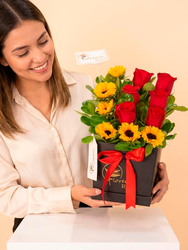 Box "Luz y Pasión": 6 Rosas y 6 Girasoles Premium