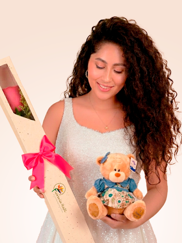 Detalle de Rosa Roja y Peluche - Caja Exclusiva