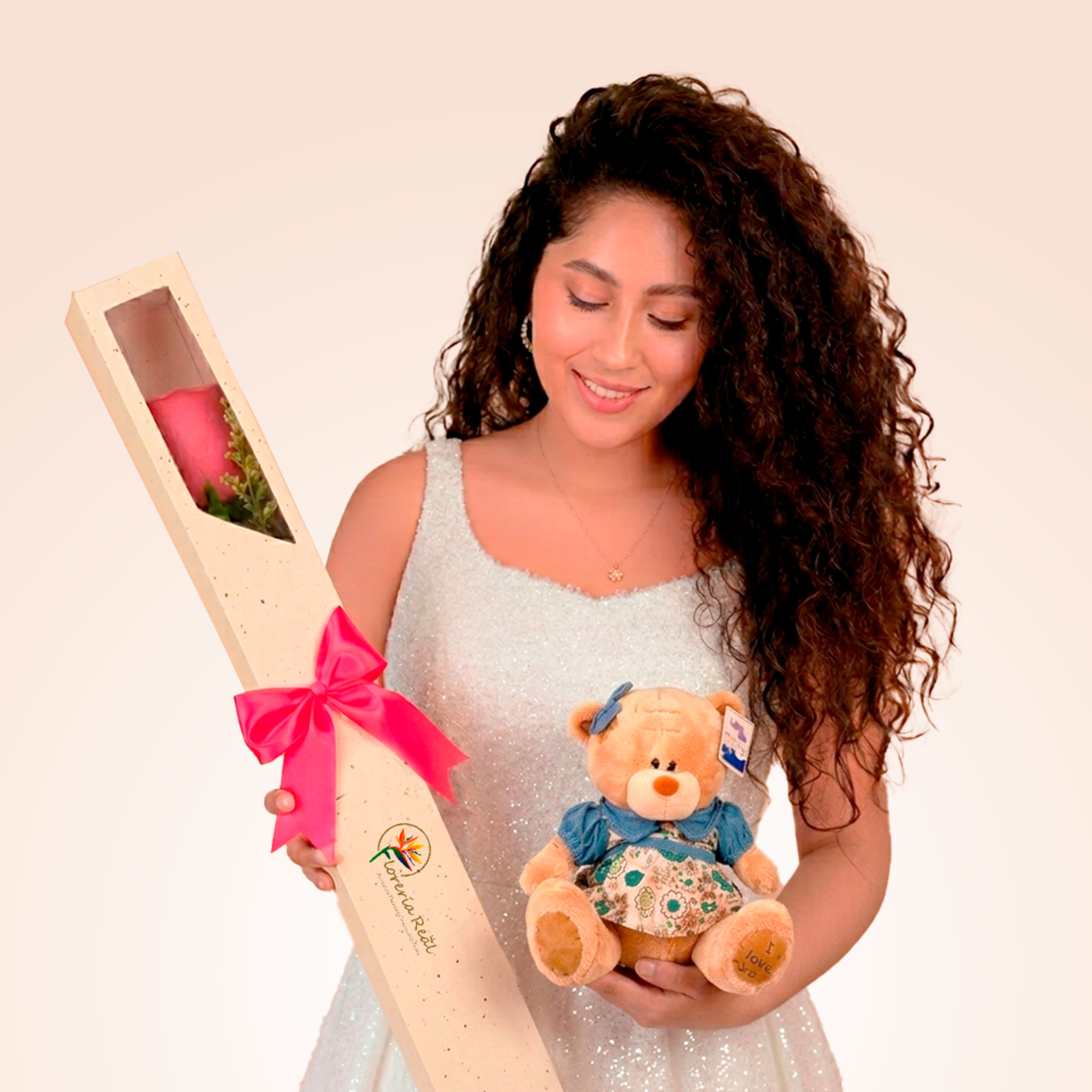 Detalle de Rosa Roja y Peluche - Caja Exclusiva