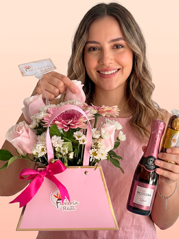 cartera de rosas con chocolates : Flores Premium y Chocolates de Lujo