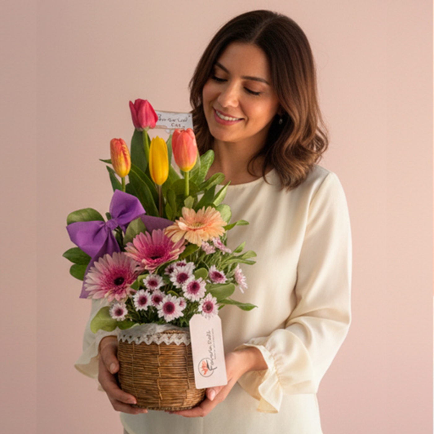 Canasta de Tulipanes Premium con Anís Najar y Chocolates – Envío de Flores a Domicilio en Arequipa