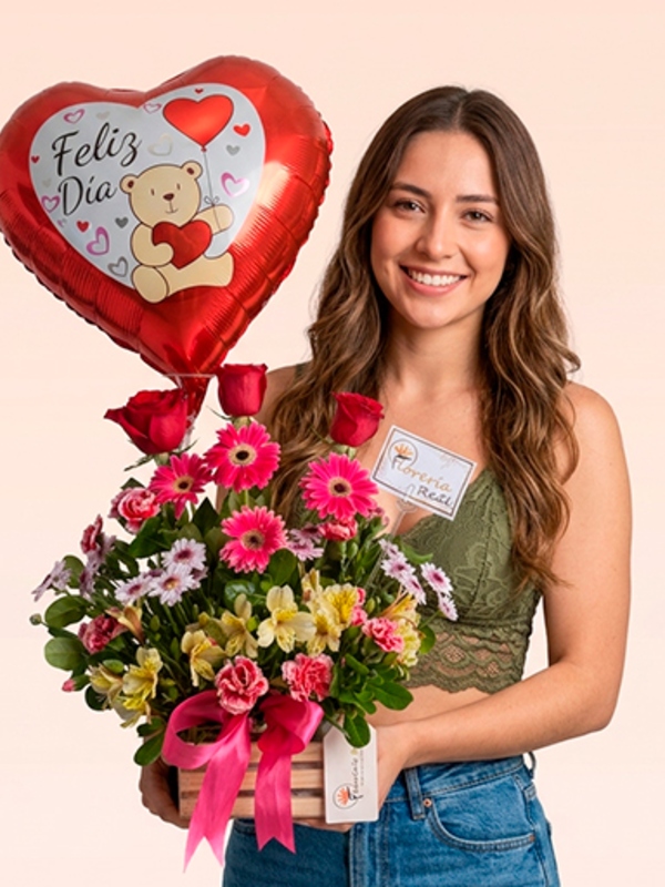 Canasta Hermosa de Rosas con Globo Corazón - Especial Día de la Madre