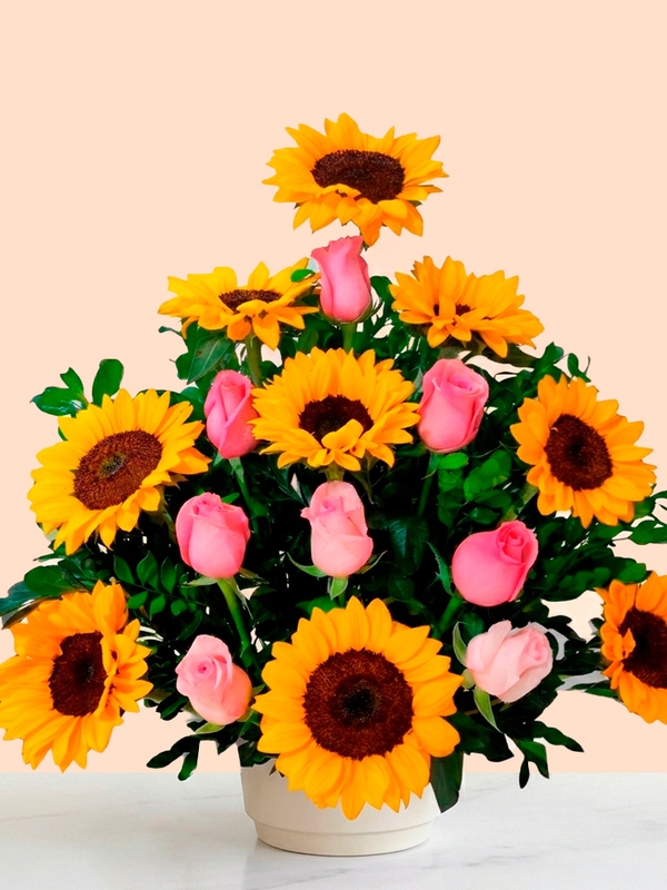 Arreglo de 9 Girasoles y 8 Rosas Rojas – Envío de Flores a Domicilio en Arequipa
