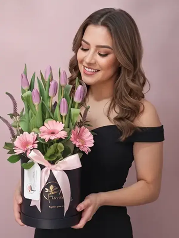 Box Premium de Tulipanes y Flores Rosadas