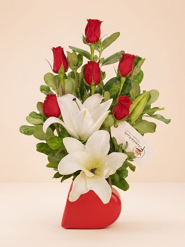 Corazón de Rosas Rojas y Flores Premium