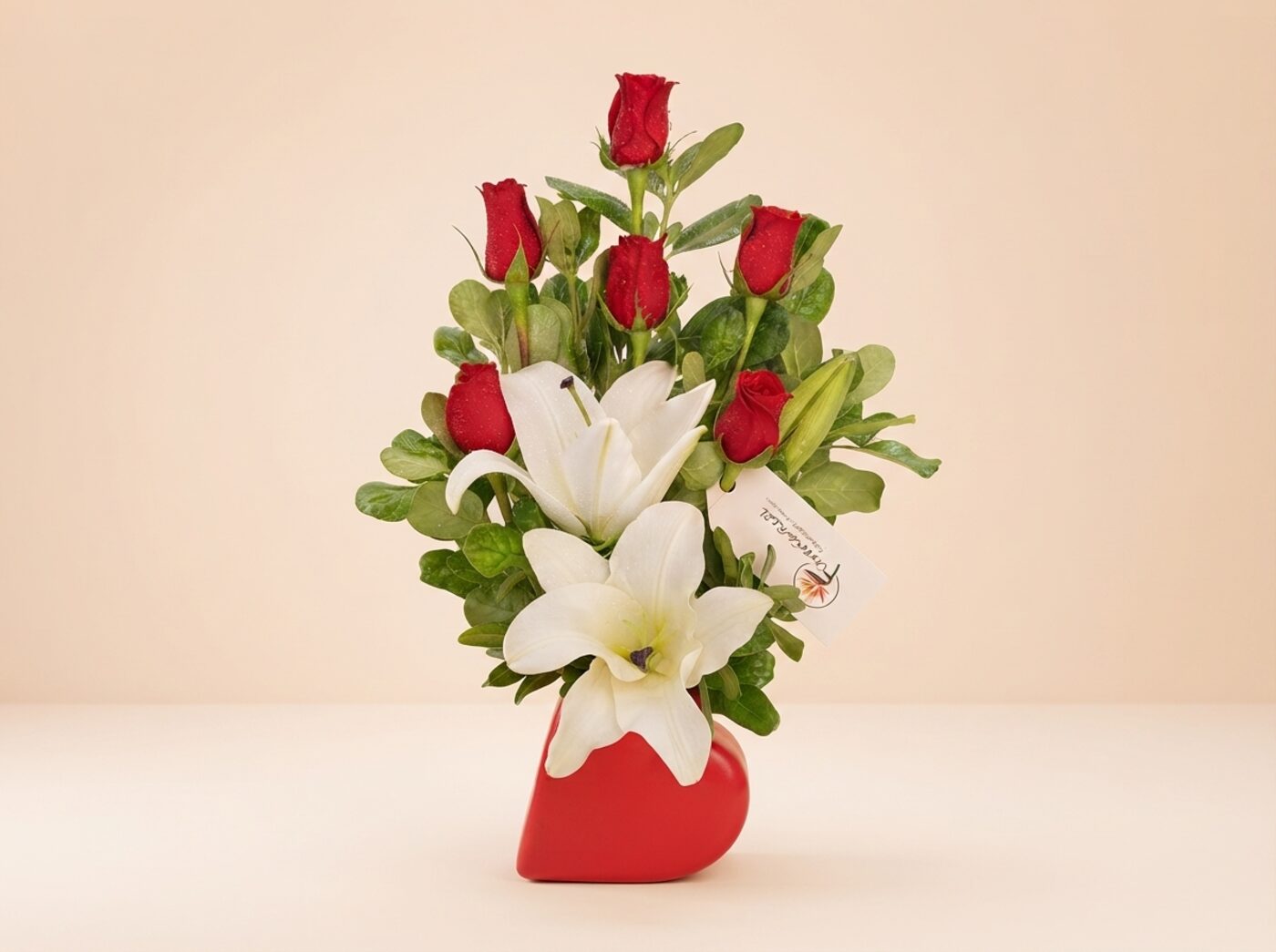Corazón de Rosas Rojas y Flores Premium