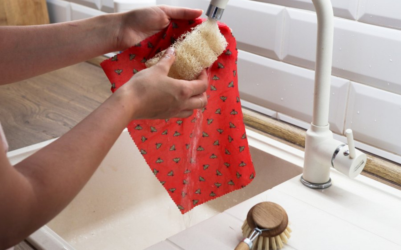 How to take care of beeswax wraps and bags ?