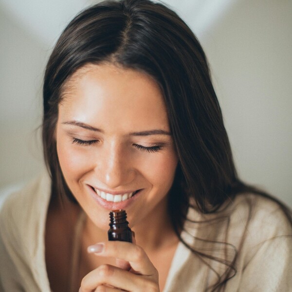 Wie Gerüche die Psyche beeinflussen: Warum synthetische Düfte ein Problem für Gesundheit und Planet sind