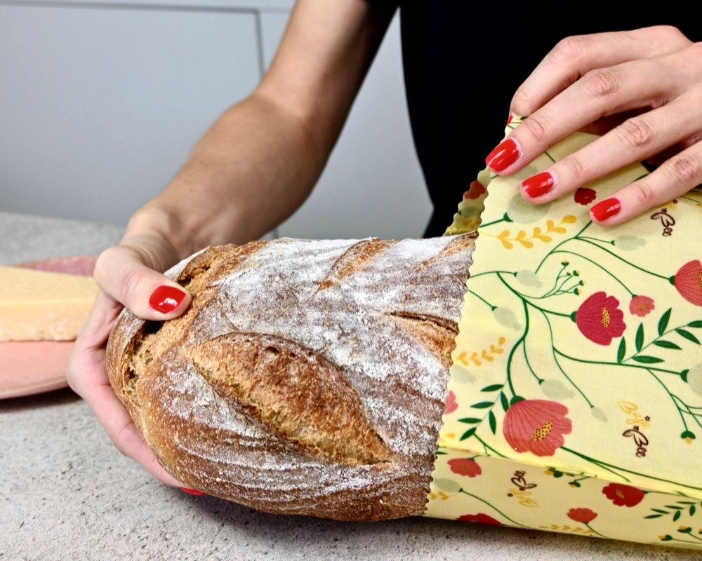 How to store bread in beeswax wraps